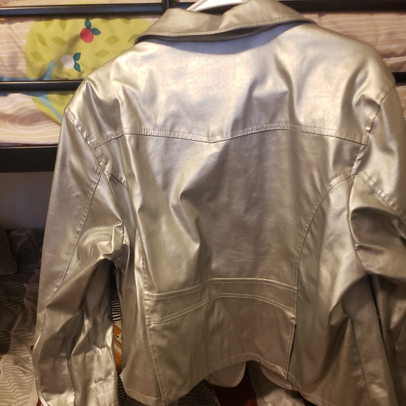 Jacket - Picture 2 of 3